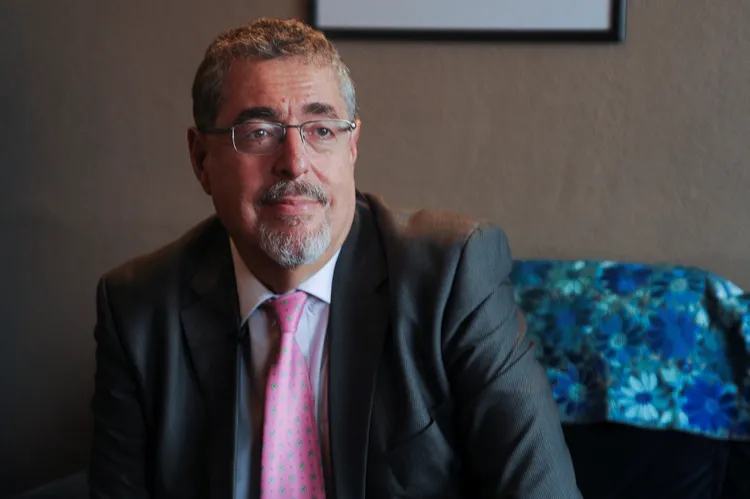 阿雷巴洛所屬政黨在最後一刻遭法院裁處停權，讓選情再添變數。路透社