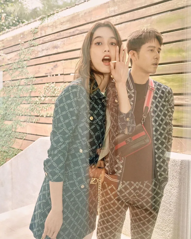 「威妮CP」穿上紐約設計師品牌MICHAEL Michael Kors為七夕情人節打造的限定服飾，被鏡頭捕捉到俏皮甜蜜的互動。翻攝chen_ting_ni IG