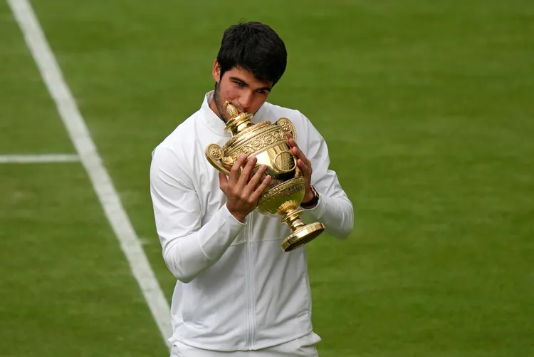 艾卡瑞茲拿下首座溫網冠軍。 美聯社