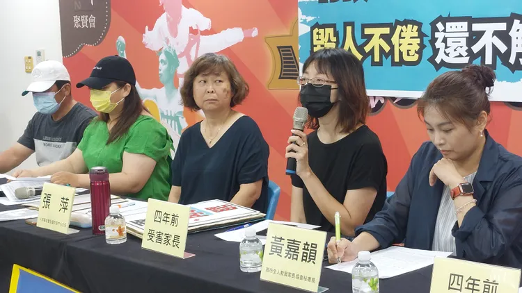 4年前就出面指控陳老師的家長，今到場聲援最新受害家長。凃建豐攝