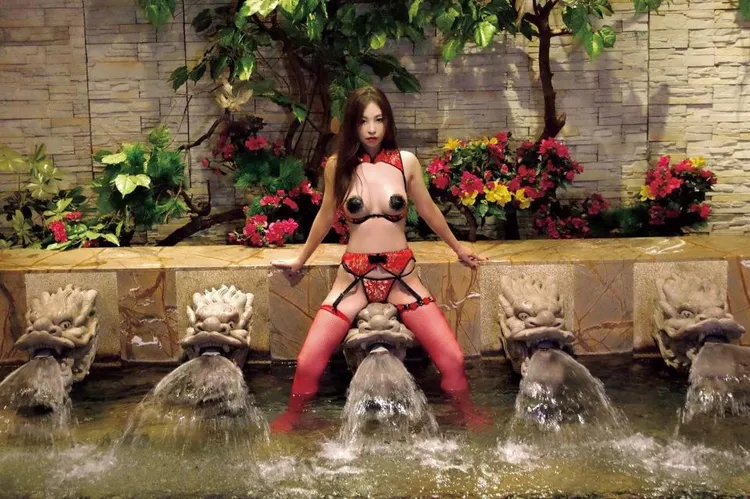 垠凌「情色恐怖份子」功力依舊。翻攝《每日體育》