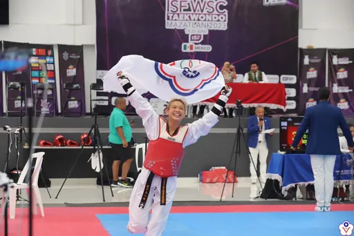 去年失金今年拿回!一腳踢下金牌 高心怡世界中學生跆拳道錦標賽奪冠