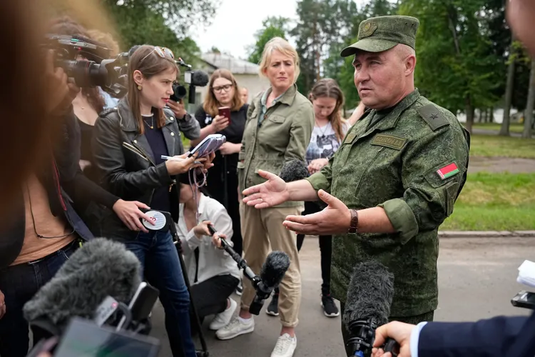 白俄軍方高層柯辛斯基將軍7日透露，華格納人員可使用采爾村的軍事設施。美聯社