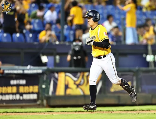 江坤宇敲出本季首發全壘打！中信兄弟賞給樂天桃猿3連敗