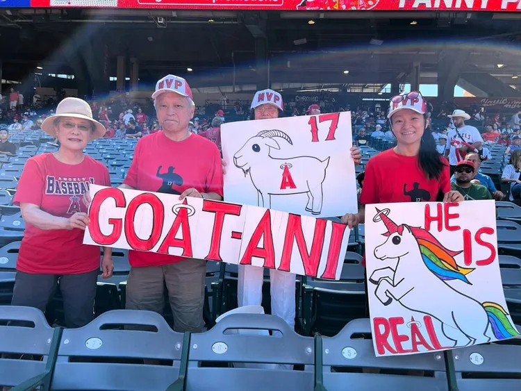 天使球迷熱情挺大谷。  中央社