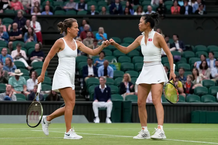 謝淑薇和史翠可娃合作無間。  美聯社