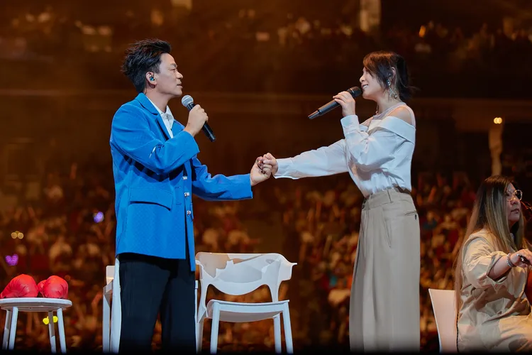 劉若英（右）與王寶強重新詮釋《親愛的小孩》。相信音樂提供