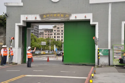 烏龍提醒簡訊讓車主13:00前駛離堤外?　北市府：尚未啟動水門「只出不進」管制