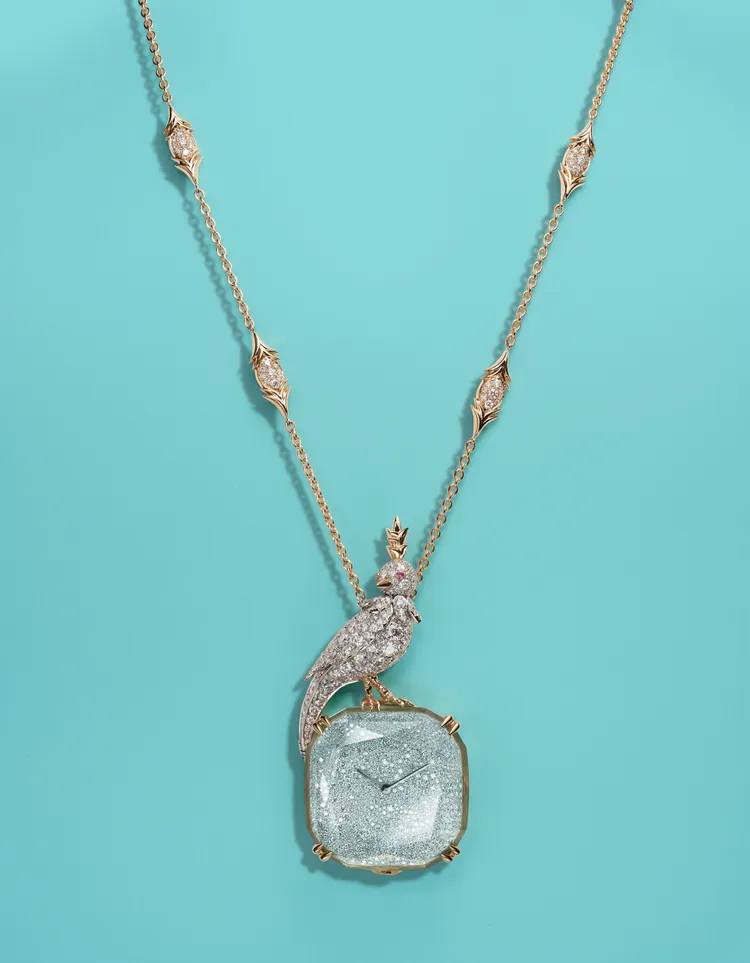 TIFFANY & Co.石上鳥手動上鍊項鍊錶，低估價約35萬瑞郎（約1219萬元台幣）。品牌提供