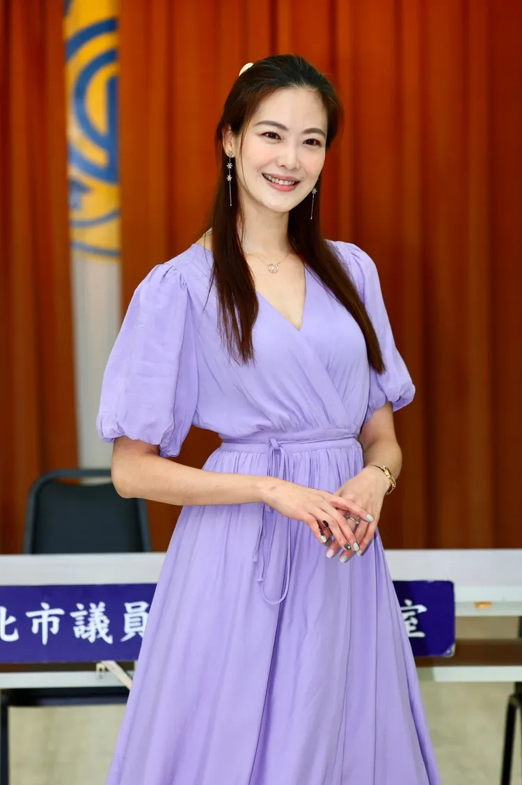 姚采穎寫書法更加可跟自己相處。彭欣偉攝