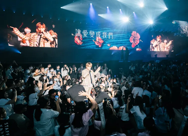 鼓鼓呂思緯雄商熱舞社合作共演〈他一定喜歡你〉。高流提供