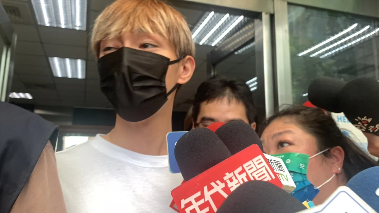 炎亞綸中午步出婦幼隊。江孟謙攝