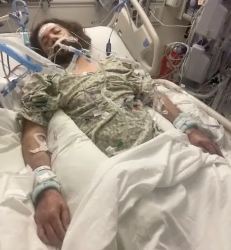 柯爾霍夫被一種罕見的跳蚤咬到後陷入昏迷。翻攝Gofundme/ Michael Kohlhof