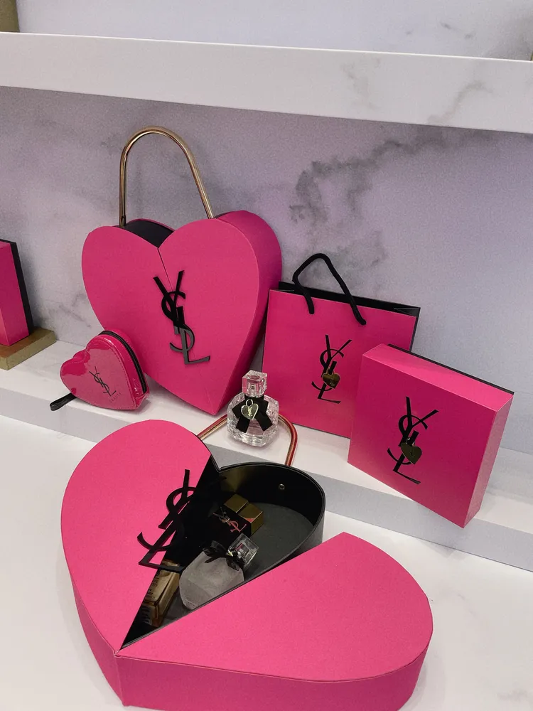 七夕情人節檔期滿額贈禮與包裝。張家玲攝