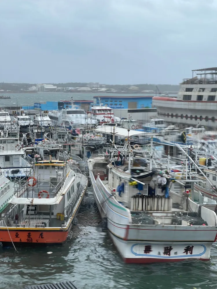 船隻紛靠港避難。翻攝「澎湖災害回報平台」