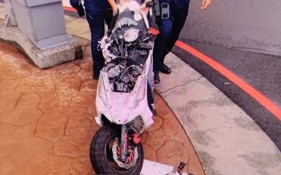 吳女機車受損嚴重。民眾提供