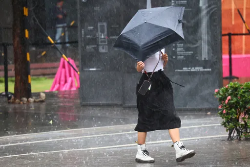 卡努來襲！北北基宜今停班課　台北逾20家百貨暫停營業