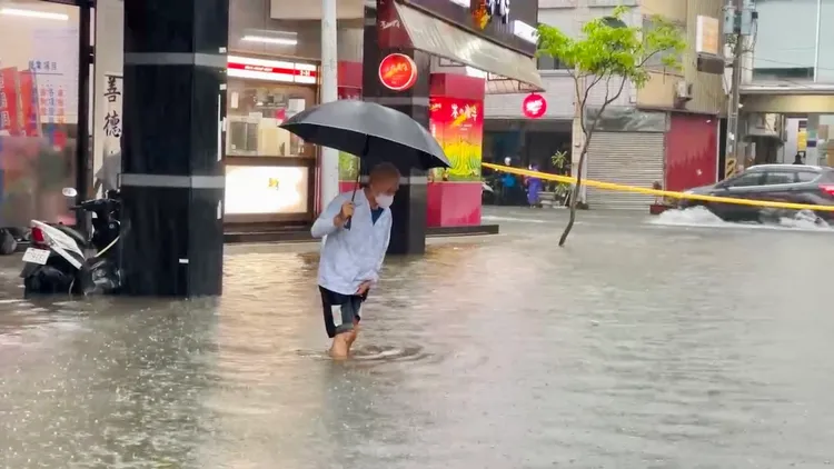 安南區多處淹水。王志弘攝