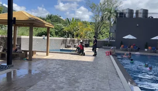 台東知本某飯店泳池疑氯氣外洩 逾10人中毒送醫