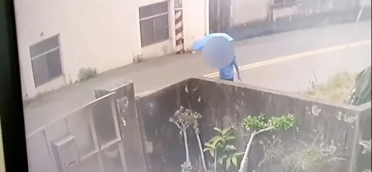 陳姓嫌犯行兇後迅速逃離現場。翻攝畫面