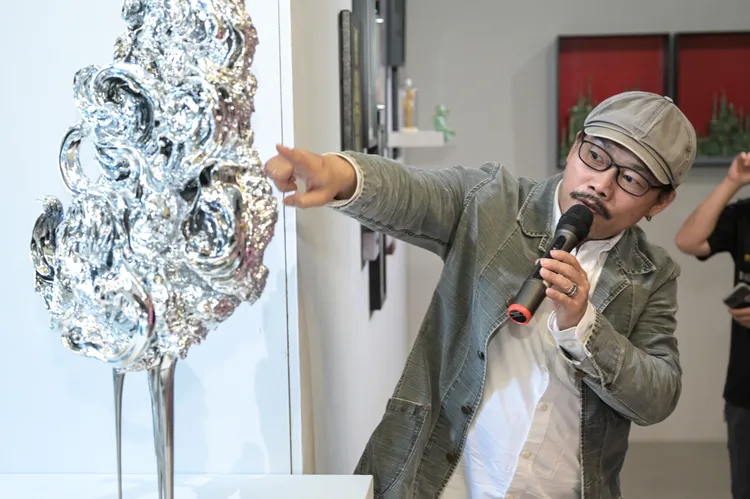 方文山辦個展，開幕酒會親自導覽。大將文創提供