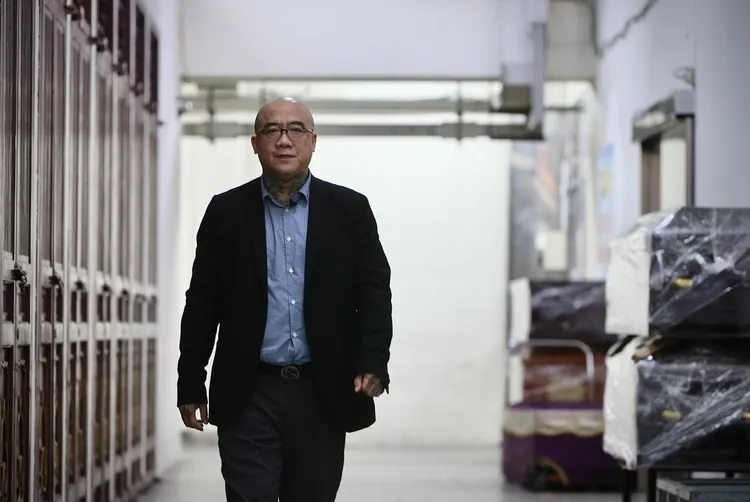 鋼鐵爸在熟悉的板殯看盡人生。林林攝