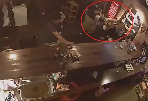 基隆酒客「亮枪」闹事!遇警上门偷藏枪到鞋盒 下场惨了