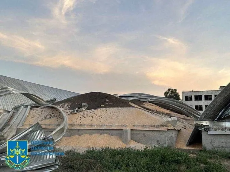 俄羅斯2日攻擊烏克蘭港口的穀物出口設備。路透社