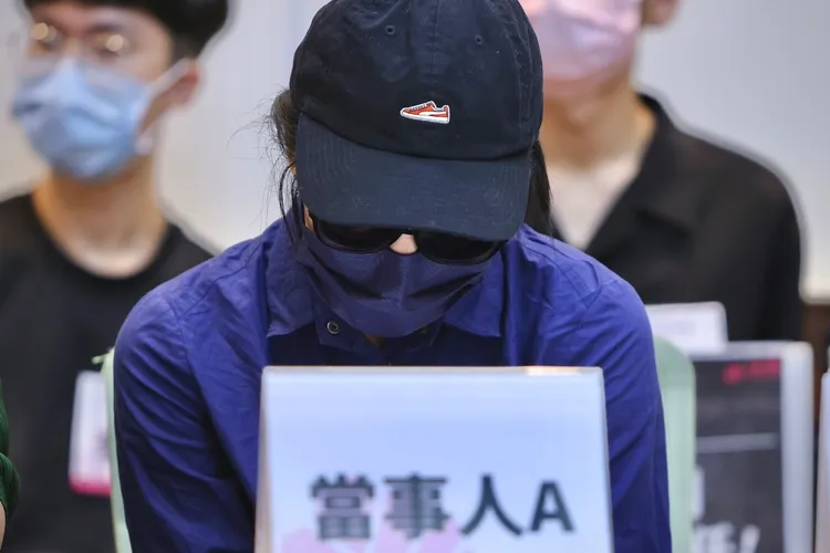 受害者A出面控訴遭舍監性騷。林林攝