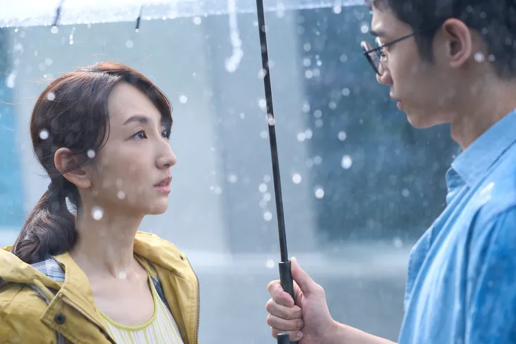 柯佳嬿（左）、劉以豪合體，打造新一代愛情清醒劇。打勾勾娛樂提供