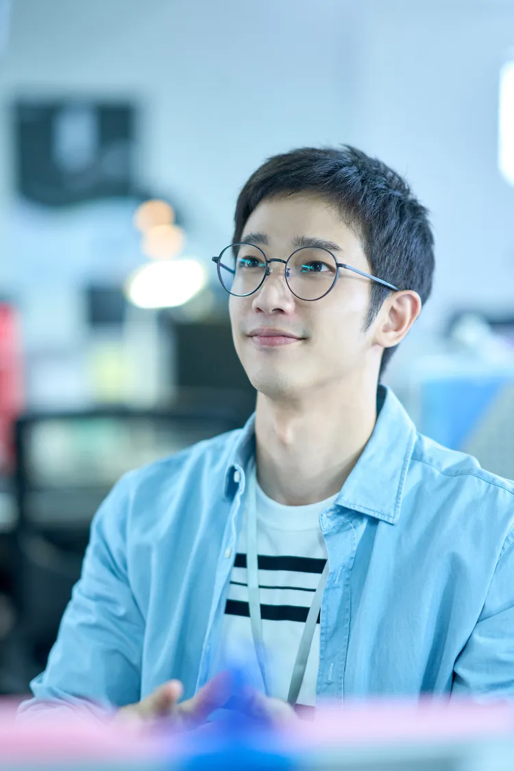 劉以豪劇中新造型萌翻全劇組。打勾勾娛樂提供