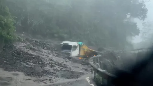 暴雨炸斷路!廬山及合歡山公路昨晚起封路 南投仁愛今停班課