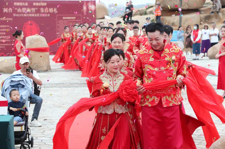 今年5月中國福建福州一場集體婚禮。新華社