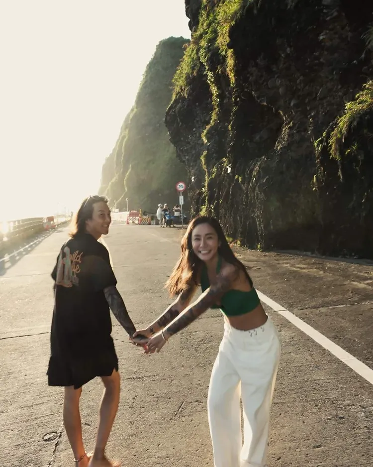 梁云菲和男友拍照時總是燦笑。翻攝自梁云菲臉書