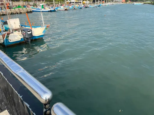 淡水金色水岸驚傳男子落水 救上岸無氣息送醫搶救