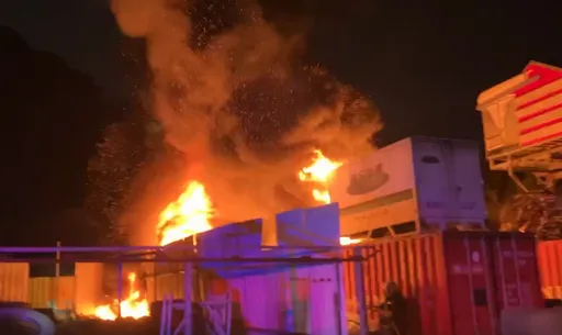 新北泰山輪胎倉庫大火！全面燃燒50坪幸無人傷亡