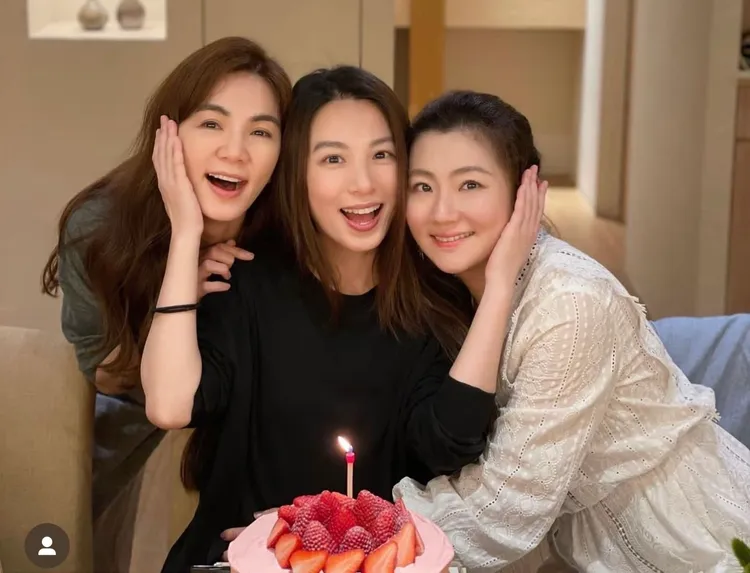 S.H.E私下常聚在一起。