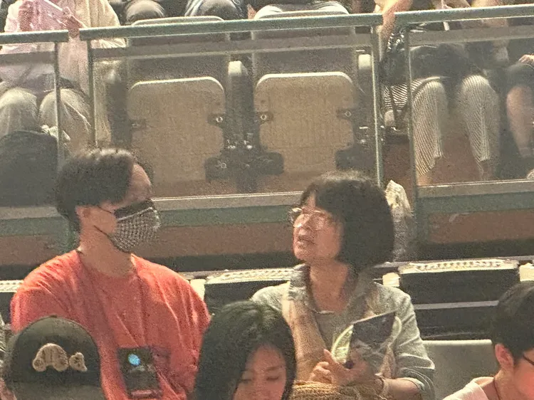 許富凱開演前與Hebe媽媽開心聊天。林丞偉攝