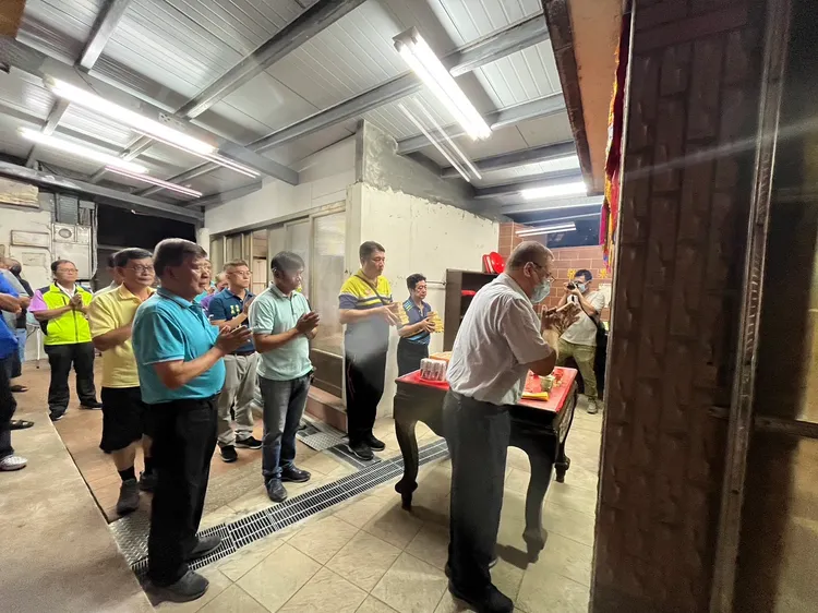 鶯歌萬善堂在昨(15)日晚上11點準時開啟骨灰室大門。民政局提供