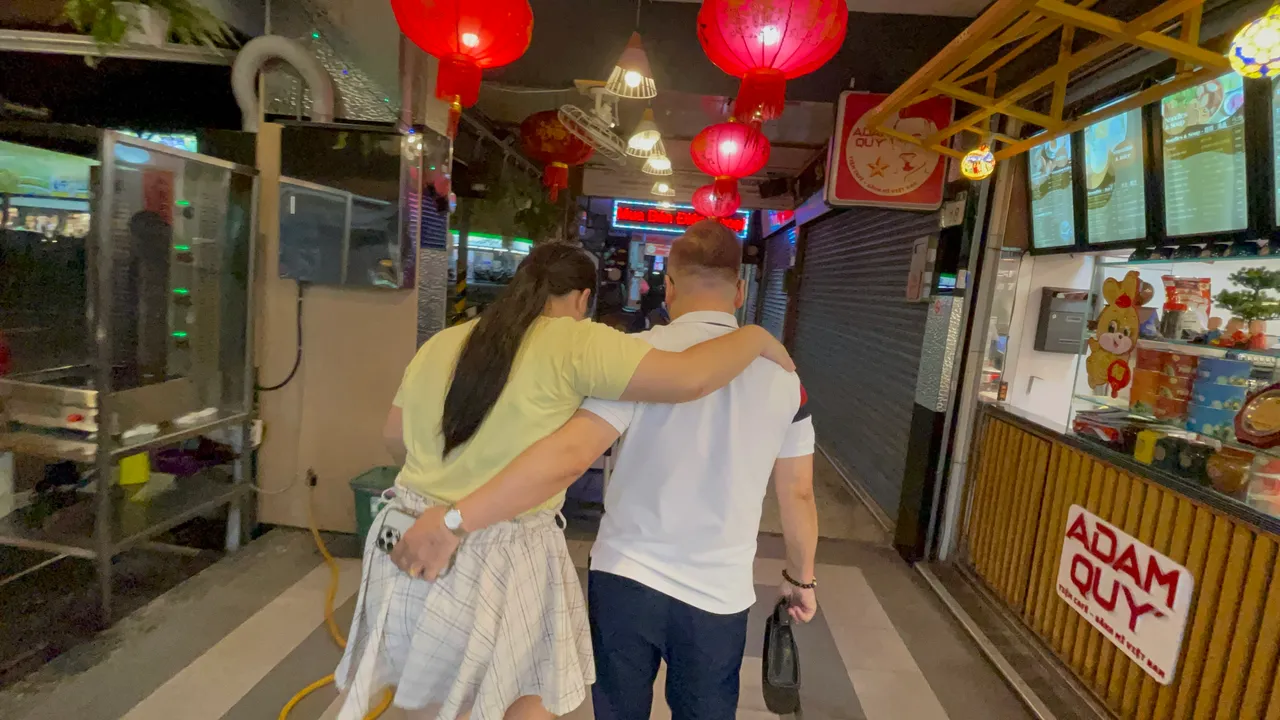 女兒搭著陳兆輝的肩,人生中一路相互扶持。張沛森攝