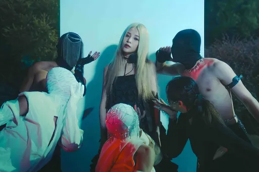 李佳歡怎麼了?! 刪光貼文大頭照黑壓壓一片