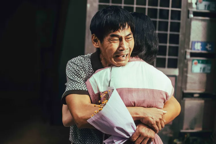 夏靖庭精湛演技讓蔡恩雨跟著眼眶泛淚。華納音樂提供