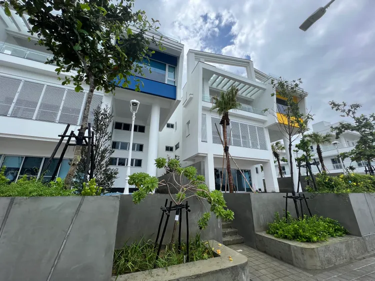 「濱海Villa」，地坪170坪，建坪約300坪，戶戶配置2個泊位及4個停車位。葉家銘攝