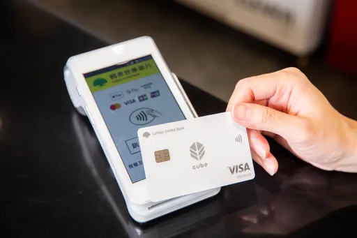 國泰世華CUBE卡海外刷逾千萬 跟好市多分手推家樂福3%回饋無上限