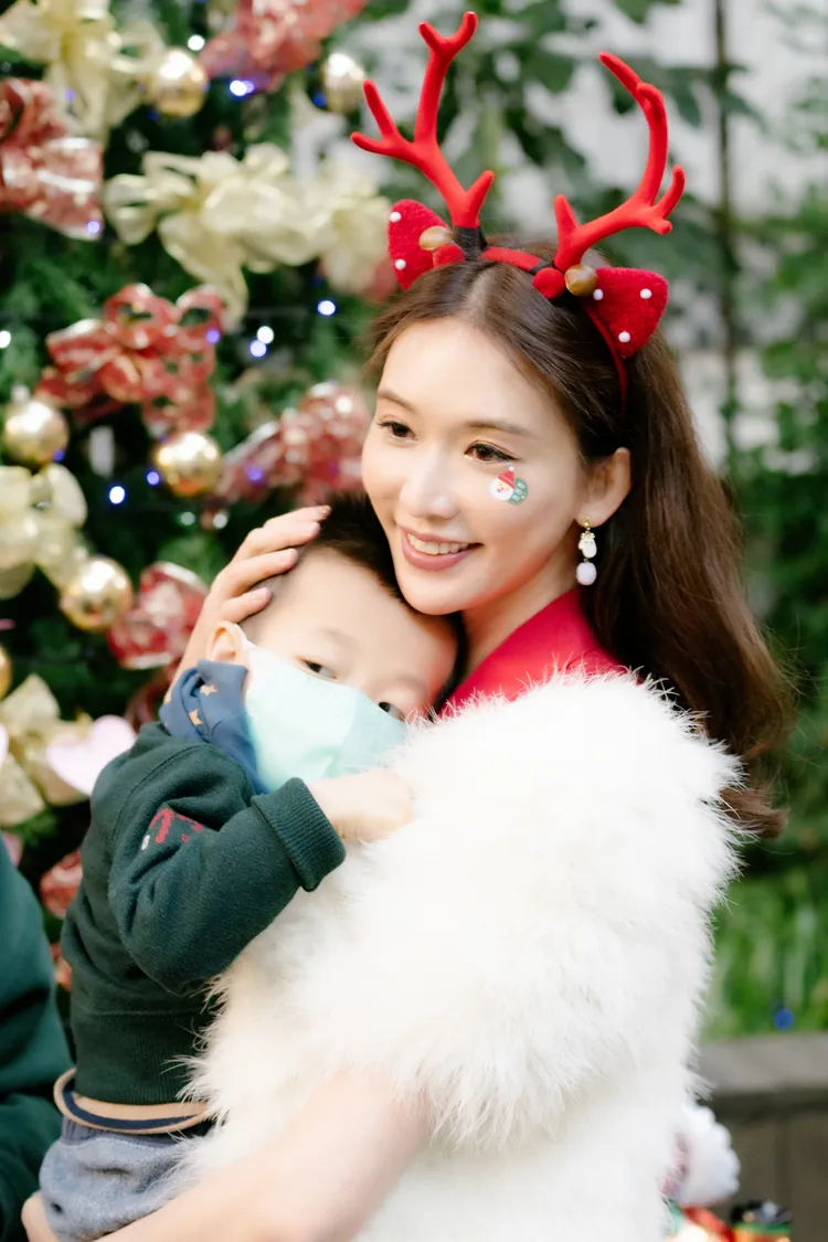 林志玲展現愛心的一面，關心遲緩兒童與偏鄉地區的學生。志玲姊姊慈善基金會提供