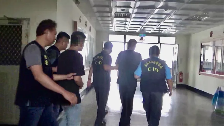 南市刑大將犯嫌一一移送台中地檢偵辦。讀者提供