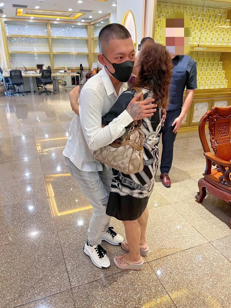 鳳梨向阿嬤家屬道歉。取自鳳梨臉書