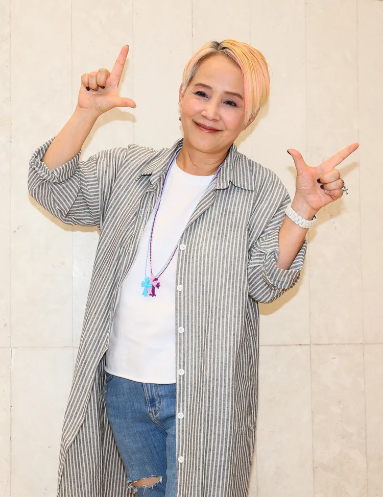 李明依今正向出席活動。彭欣偉攝