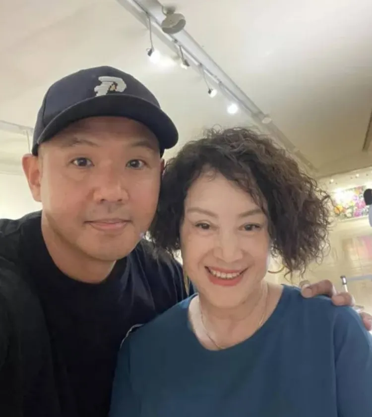 陳建州（左）與韓湘琴合影。翻攝韓湘琴臉書
