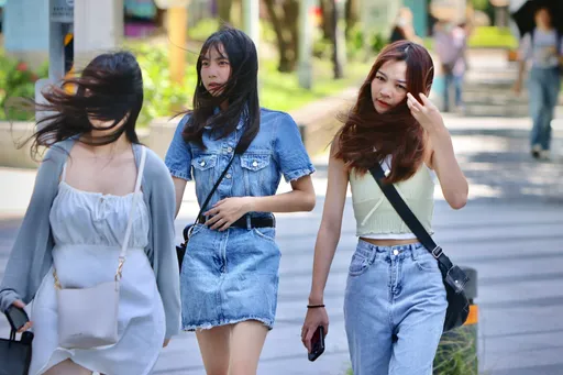 東西兩樣情！蘇拉讓東部下大雨　西部苗栗飆40℃高溫